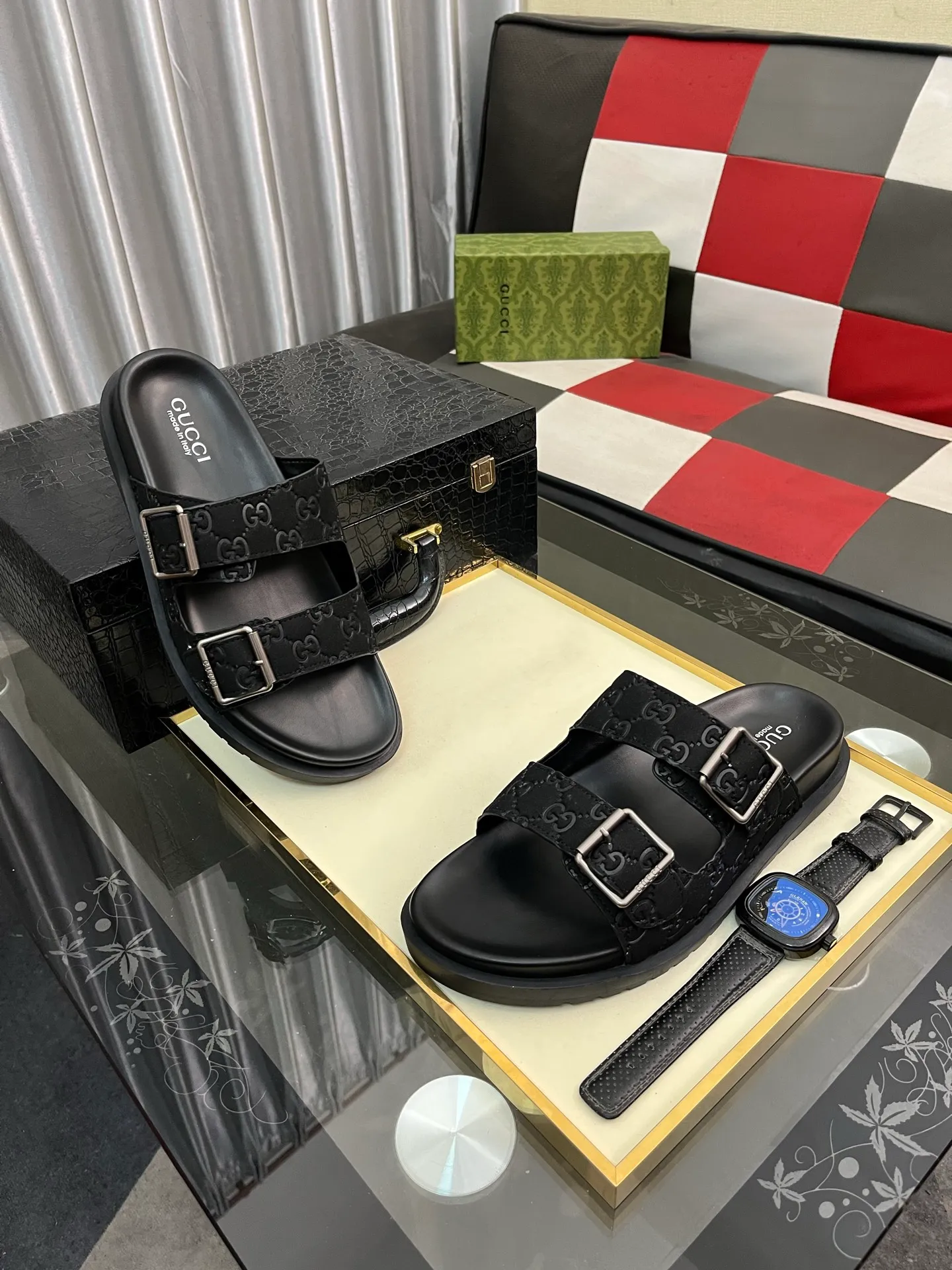 Men's shoes 💰340⌚️⌚️ (gucci-Gucci) New men's slippers, high-end boutique, made of cowhide, with exquisite embossed logo decoration on the upper, fine workmanship, super soft soles, casual, loose and comfortable, a must-have in summer! \nsize：38-44